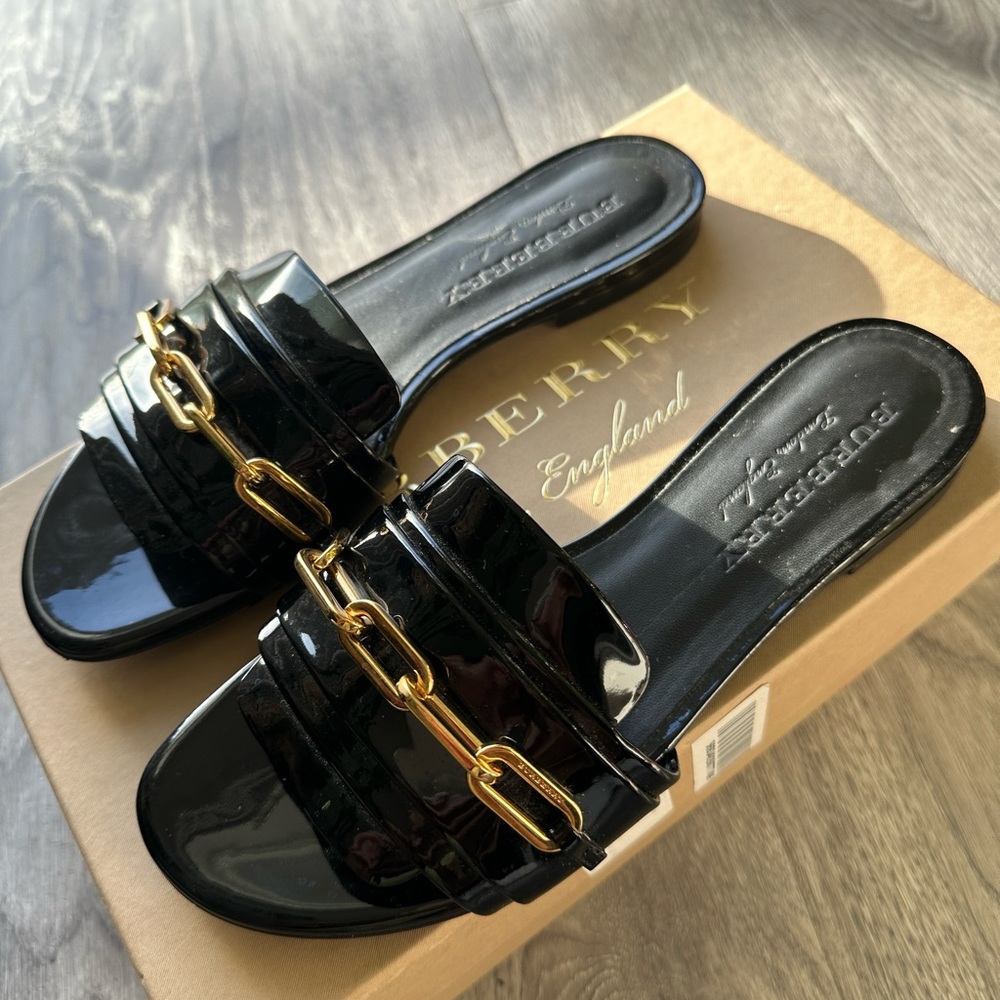 Burberry Patent Leather sandal - worn twice- great condition. Size 37- SOLD ‼️‼️